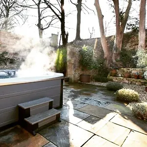 The Little Barn @ With Large Hot Tub Bath