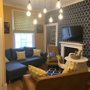  Apartment Central City Pad One Bedroom Plus Double Sofabed